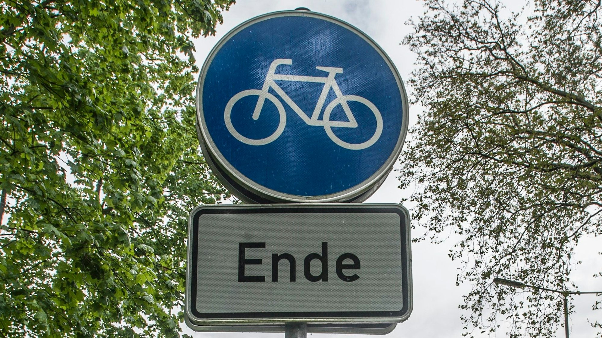 Das kommt öfter vor: Radweg zu Ende. Foto: Ralf Krieger