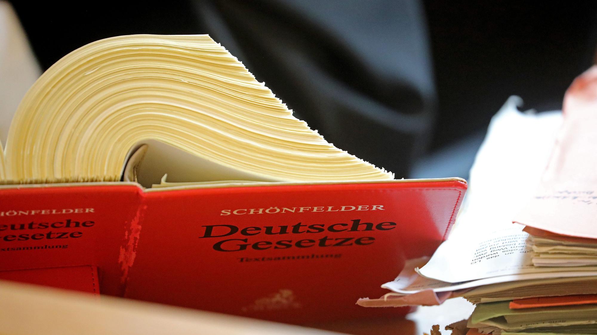 Deutsche Gesetze als Buch.