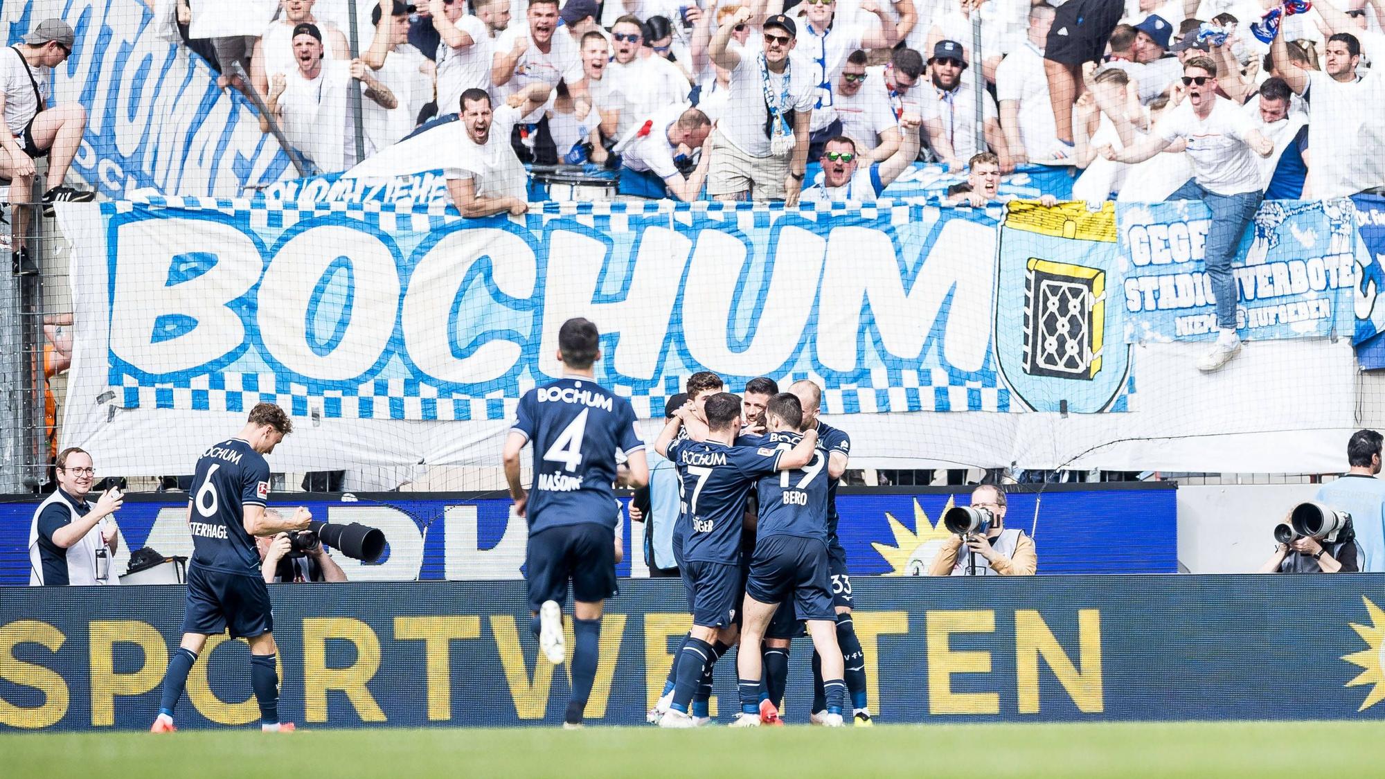 Jubel vor Bochum-Fans