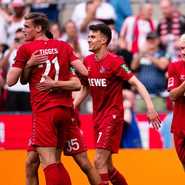 Kölner umarmen sich nach Abpfiff