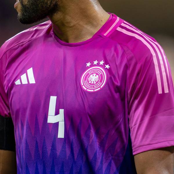 Deutschlands Jonathan Tah trägt das Adidas-Trikot mit der Rückennummer 4. (Archivbild)
