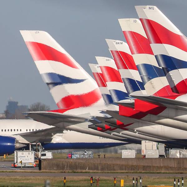 29.01.2020, Großbritannien, Heathrow: Flugzeuge von British Airways stehen auf dem Flughafen London Heathrow.