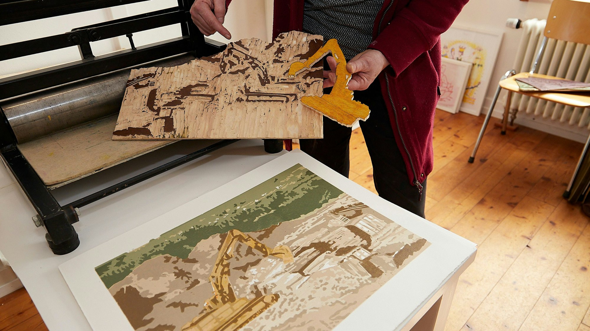 Das Bild zeigt den Druck eines Baggers, und den Holzschnitt.