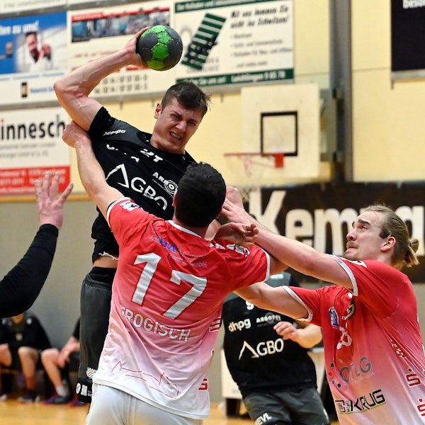 Handball
Opladen - Baunatal
hinten: Oliver Dasburg (OPL)
Foto: Uli Herhaus