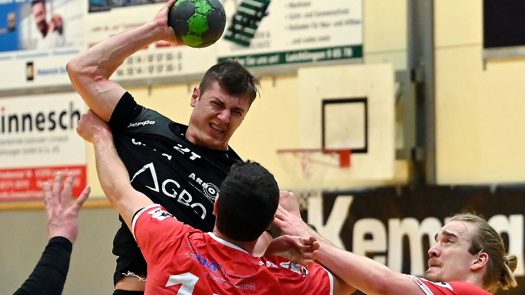 Handball
Opladen - Baunatal
hinten: Oliver Dasburg (OPL)
Foto: Uli Herhaus