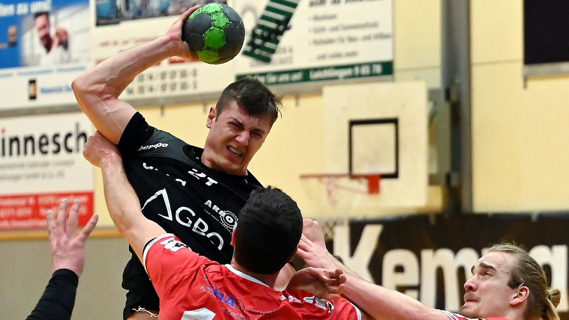 Handball
Opladen - Baunatal
hinten: Oliver Dasburg (OPL)
Foto: Uli Herhaus