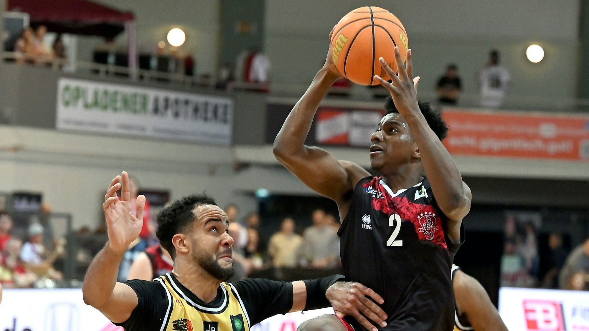 06.04.2024, Basketball-Bayer Giants-Bernau
rechts: Trey McBride (Bayer)
Foto: Uli Herhaus