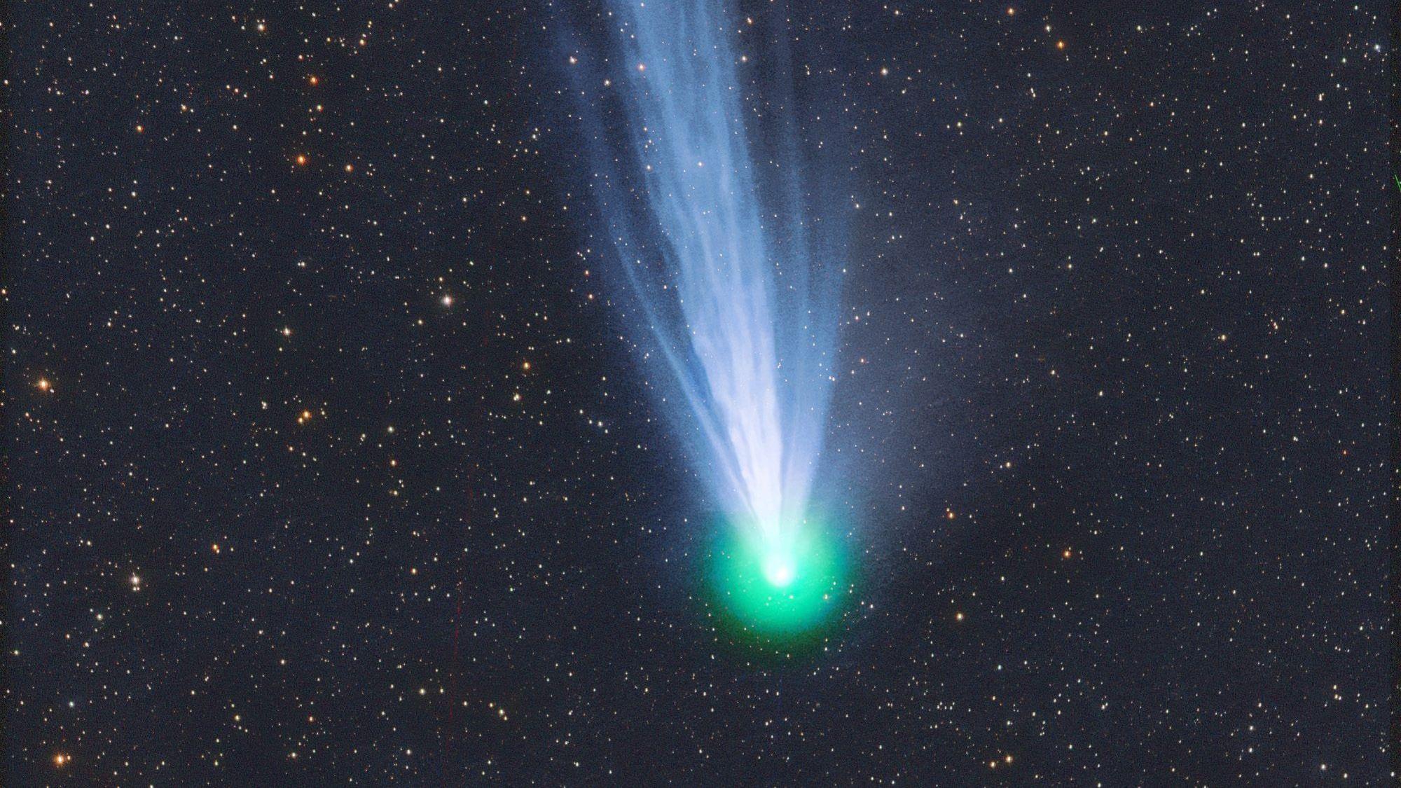 Das Foto zeigt den Komet 12P/Pons-Brooks, aufgenommen am Astronomischen Zentrum Martinsberg mit einem lichtstarken Astrographen mit 11" Öffnung und Lichtstärke 2.2 sowie einer Fullframe-CMOS-Kamera.
