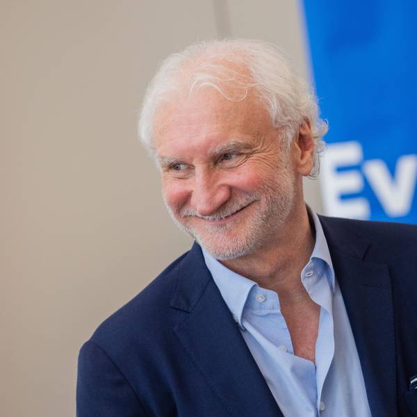 Rudi Völler bleibt beim Deutschen Fußball-Bund über die Heim-Europameisterschaft in diesem Sommer hinaus Sportdirektor der Männer-Nationalmannschaft.