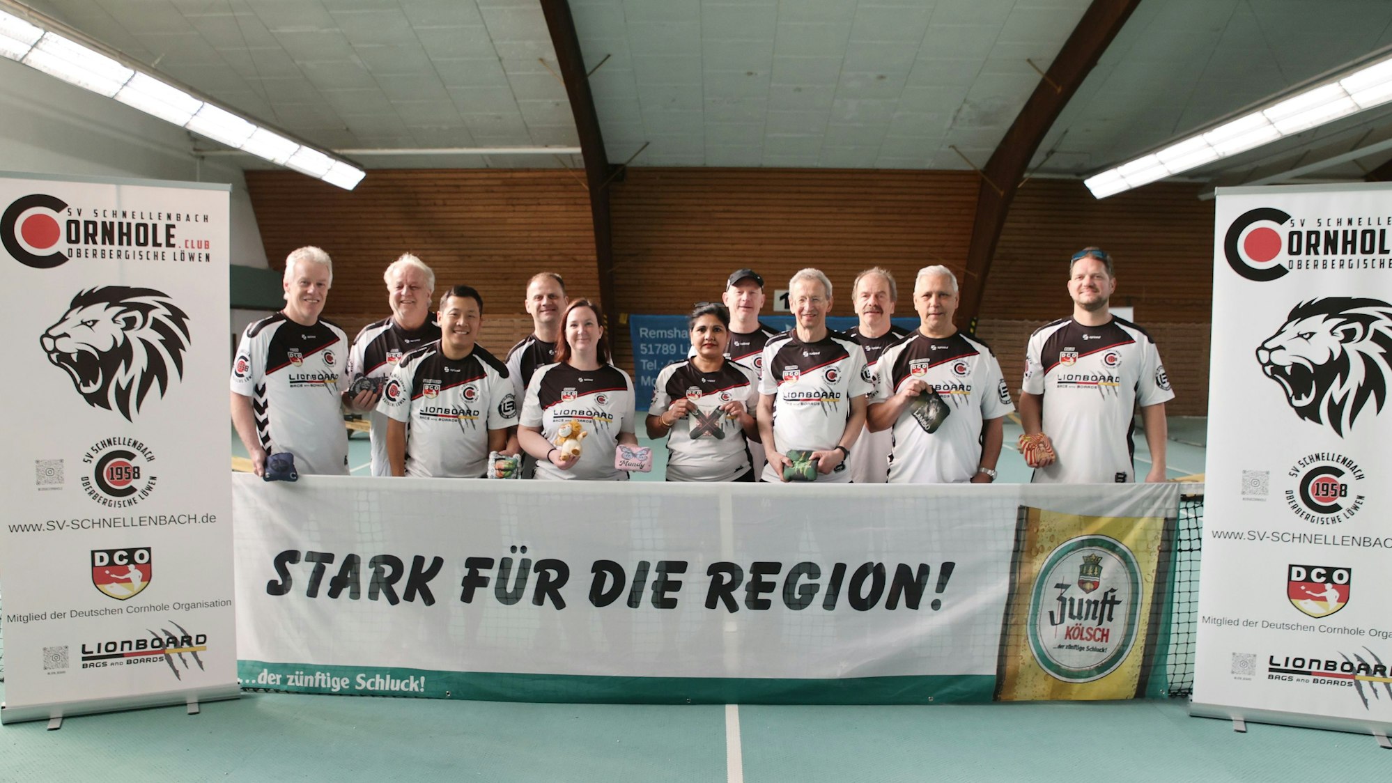 Mannschaftsfoto einer Cornhole-Mannschaft