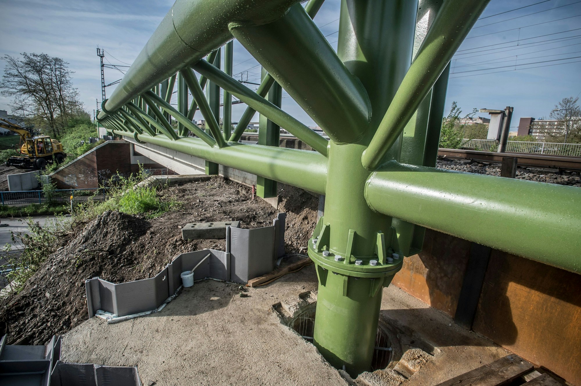 Die Konstruktion braucht eigene Fundamente.