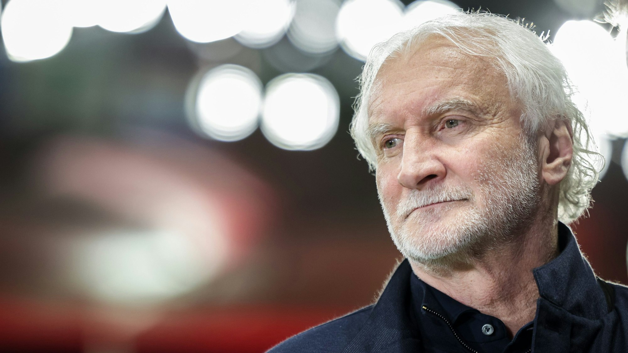 26.03.2024, Hessen, Frankfurt/Main: Fußball: Länderspiele, Deutschland - Niederlande, Deutsche Bank Park. Deutschlands Rudi Völler, Direktor der A-Nationalmannschaft der Männer, steht im Stadion. Foto: Christian Charisius/dpa +++ dpa-Bildfunk +++