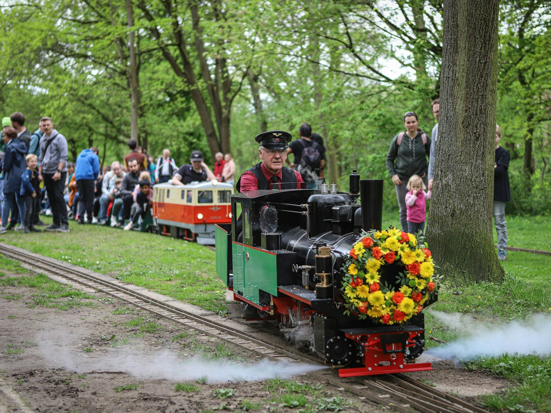 Die Dampfbahn fährt in Leverkusen. Foto: Ralf Krieger