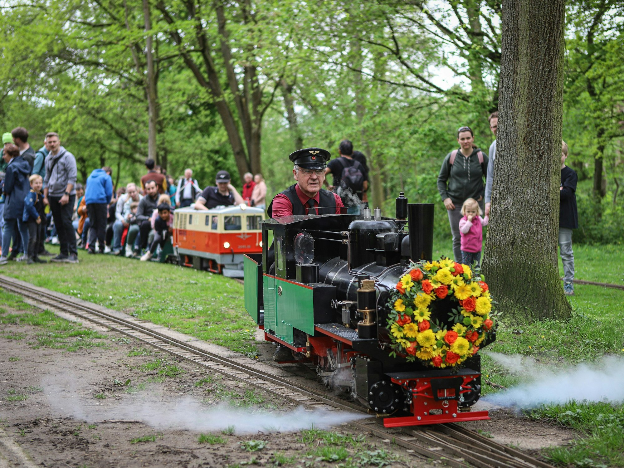 Die Dampfbahn fährt in Leverkusen. Foto: Ralf Krieger