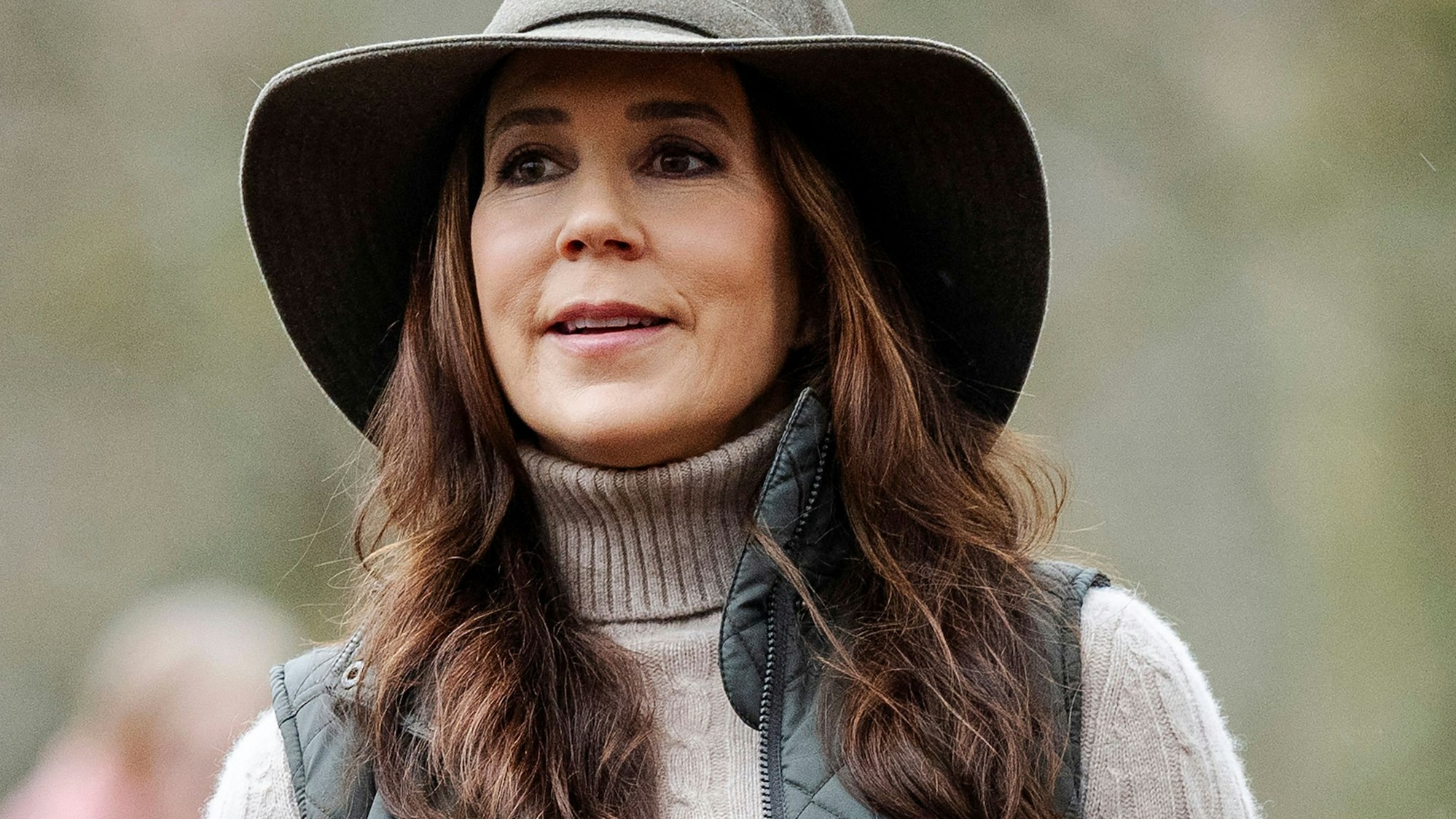 Königin Mary von Dänemark lächelt anlässlich der Einweihung eines neuen Teils des Hirschparks Jægersborg Dyrehave.