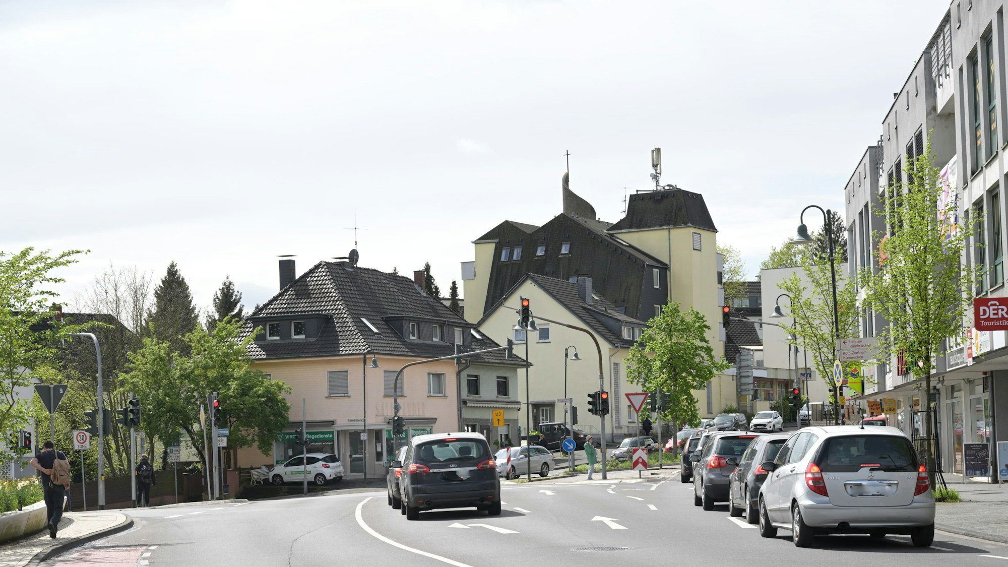 Über verkehrsbeschränkende Maßnahmen auf Hauptverkehrsadern in Rösrath, etwa auf der Hauptstraße in der Stadtmitte, soll die Kommunalpolitik sprechen.