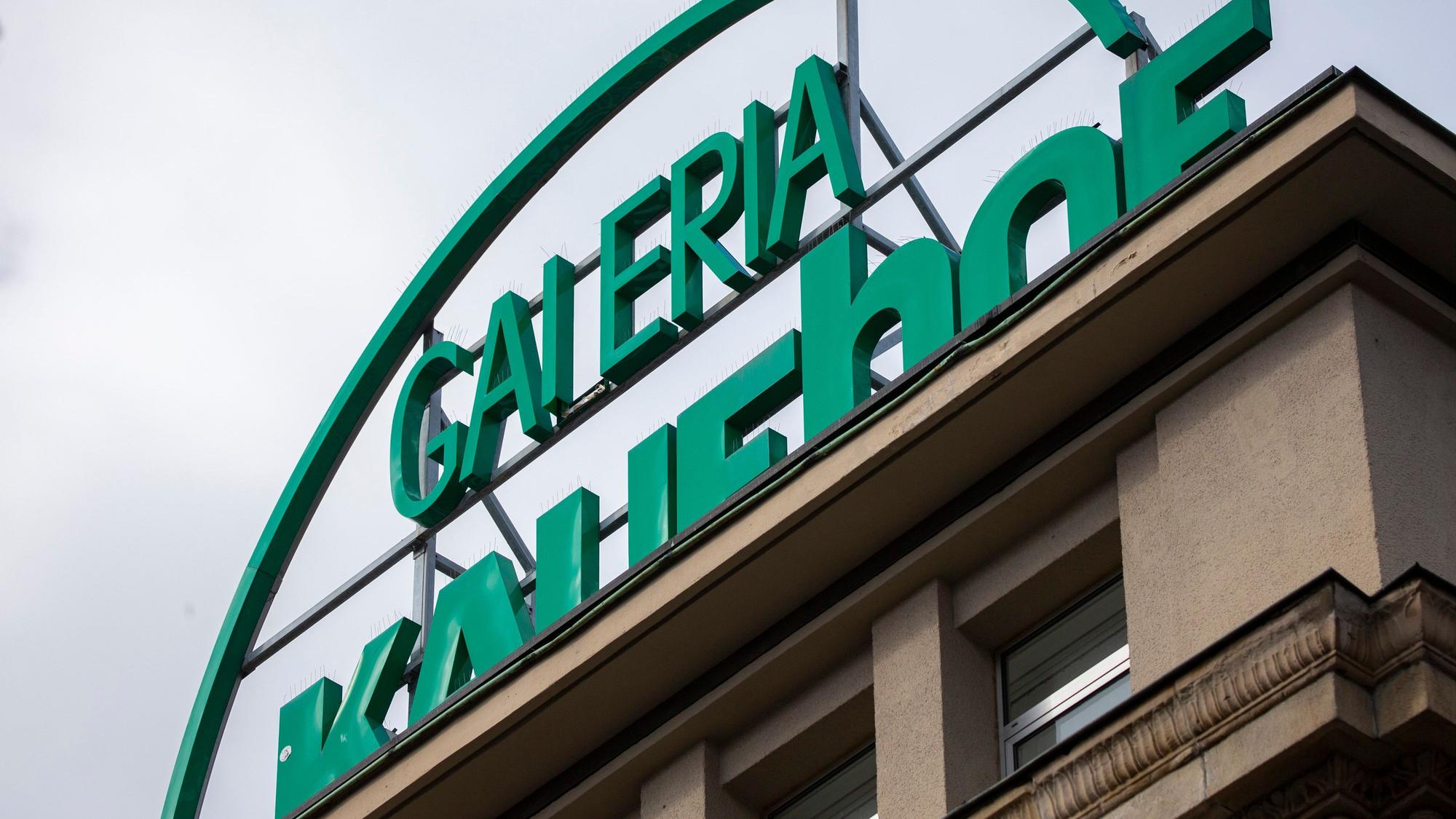 Das Logo der Kölner Filiale des insolventen Konzerns Galeria Kaufhof.