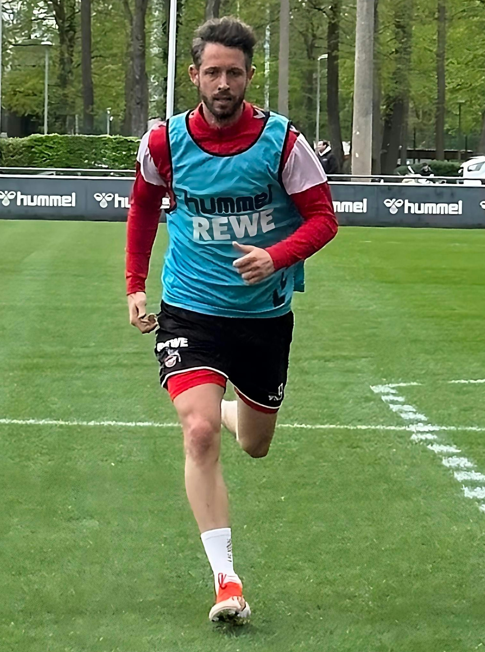 Nach dem ersten Teil des Trainings absolvierte Uth Steigerungsläufe, allerdings hat der FC-Regisseur lieber den Ball am Fuß.