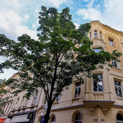 Altbau-Fassaden in der Südtsadt in Köln an der Ohmstraße