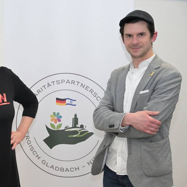 Berichteten von ihrer Reise nach Israel und dem Kibbuz Nir Noz: Petra Hemming und Roman Salyutov.