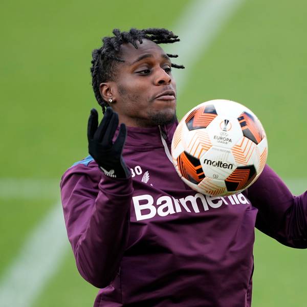 Leverkusen's Jeremie Frimpong exercises during a training session ahead of the Europa League quarter final first leg soccer match between Bayer Leverkusern and West Ham in Leverkusen, Wednesday, April 10, 2024. (AP Photo/Martin Meissner)