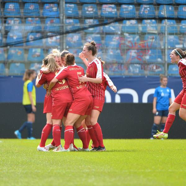 Torjubel von den Spielerinnen von Fortuna Köln nach der 1:0 Führung, 13.08.2023, Bochum, DFB-Pokal der Frauen, Runde 1, VfL Bochum - SC Fortuna Köln, DFB/DFL REGULATIONS PROHIBIT ANY USE OF PHOTOGRAPHS AS IMAGE SEQUENCES AND/OR QUASI-VIDEO. *** Goal celebration from the players of Fortuna Cologne after the 1 0 lead, 13 08 2023, Bochum, DFB Pokal der Frauen, Runde 1, VfL Bochum SC Fortuna Köln, DFB DFL REGULATIONS PROHIBIT ANY USE OF PHOTOGRAPHS AS IMAGE SEQUENCES AND OR QUASI VIDEO xklx