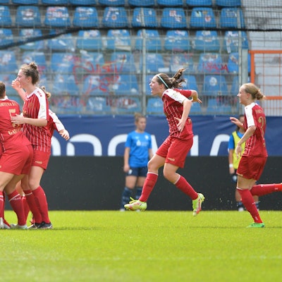 Torjubel von den Spielerinnen von Fortuna Köln nach der 1:0 Führung, 13.08.2023, Bochum, DFB-Pokal der Frauen, Runde 1, VfL Bochum - SC Fortuna Köln, DFB/DFL REGULATIONS PROHIBIT ANY USE OF PHOTOGRAPHS AS IMAGE SEQUENCES AND/OR QUASI-VIDEO. *** Goal celebration from the players of Fortuna Cologne after the 1 0 lead, 13 08 2023, Bochum, DFB Pokal der Frauen, Runde 1, VfL Bochum SC Fortuna Köln, DFB DFL REGULATIONS PROHIBIT ANY USE OF PHOTOGRAPHS AS IMAGE SEQUENCES AND OR QUASI VIDEO xklx