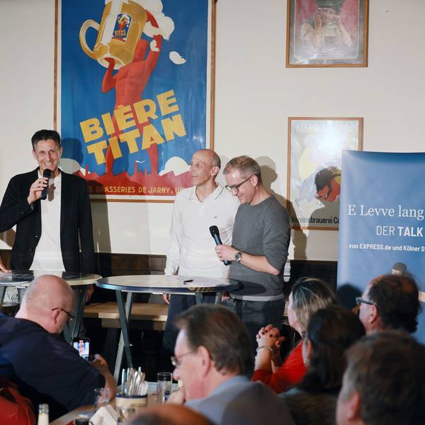Christian Keller diskutierte mit Jürgen Kemper (l.), Matthias Scherz und Christian Löer (r.) im Gaffel am Dom.