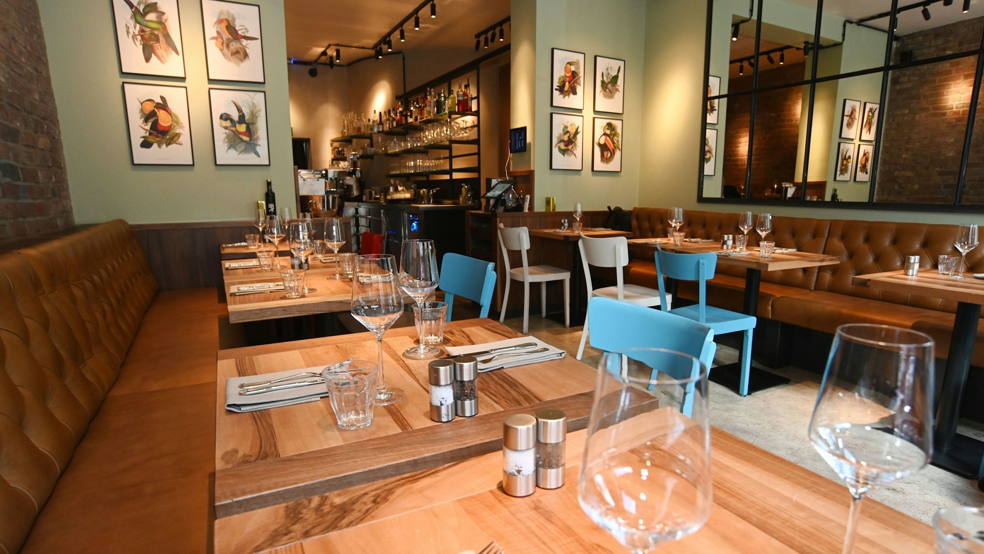 Gastraum des Petit Frère auf der Aachener Straße