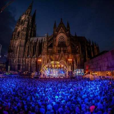 Die Bläck Fööss spielen das Jubiläumskonzert zum 50-jährigen Bandbestehen auf dem Roncalliplatz vor dem Dom.