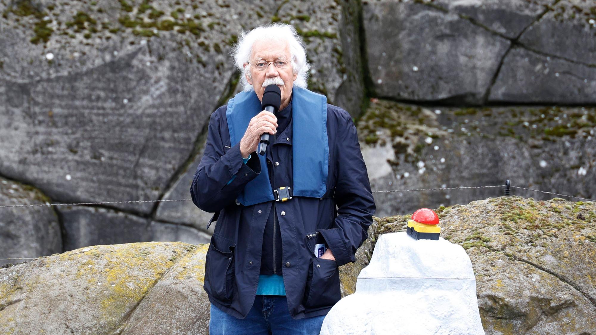 Kultmoderator Carlo von Tiedemann führt durch das Programm Tierpark Hagenbeck Hamburg.