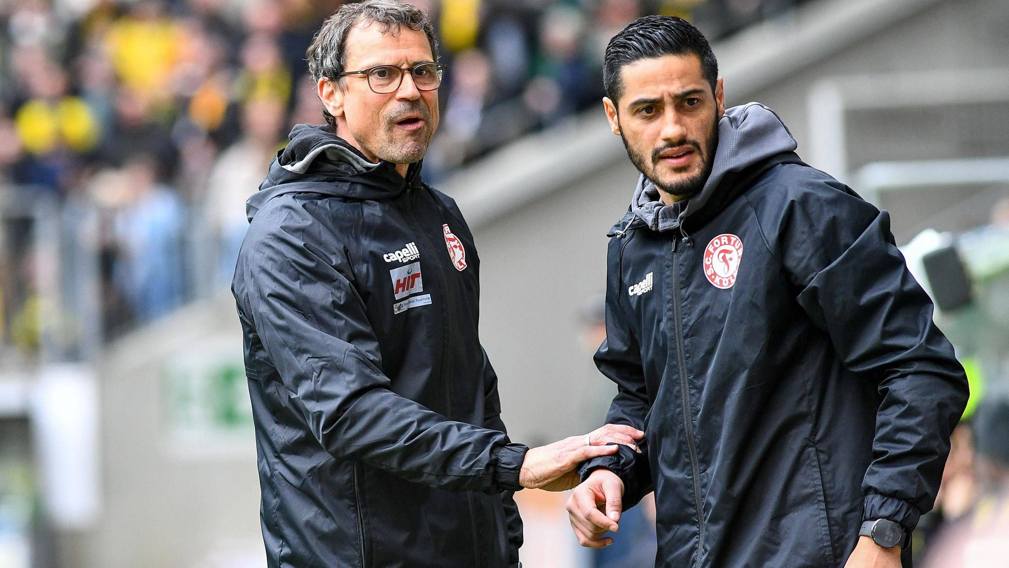 v.li.: Matthias Mink Cheftrainer Fortuna Köln, Hamdi Dahmani Co-Trainer Fortuna Köln diskutieren, im Gespräch, Aktion, Action, Spielszene, 30.03.2024, Aachen Deutschland, Fussball, Regionalliga West, Alemannia Aachen - Fortuna Köln *** from left Matthias Mink head coach Fortuna Köln , Hamdi Dahmani co-coach Fortuna Köln discuss, in conversation, action, action scene, 30 03 2024, Aachen Germany , Football, Regionalliga West, Alemannia Aachen Fortuna Köln xmhx
