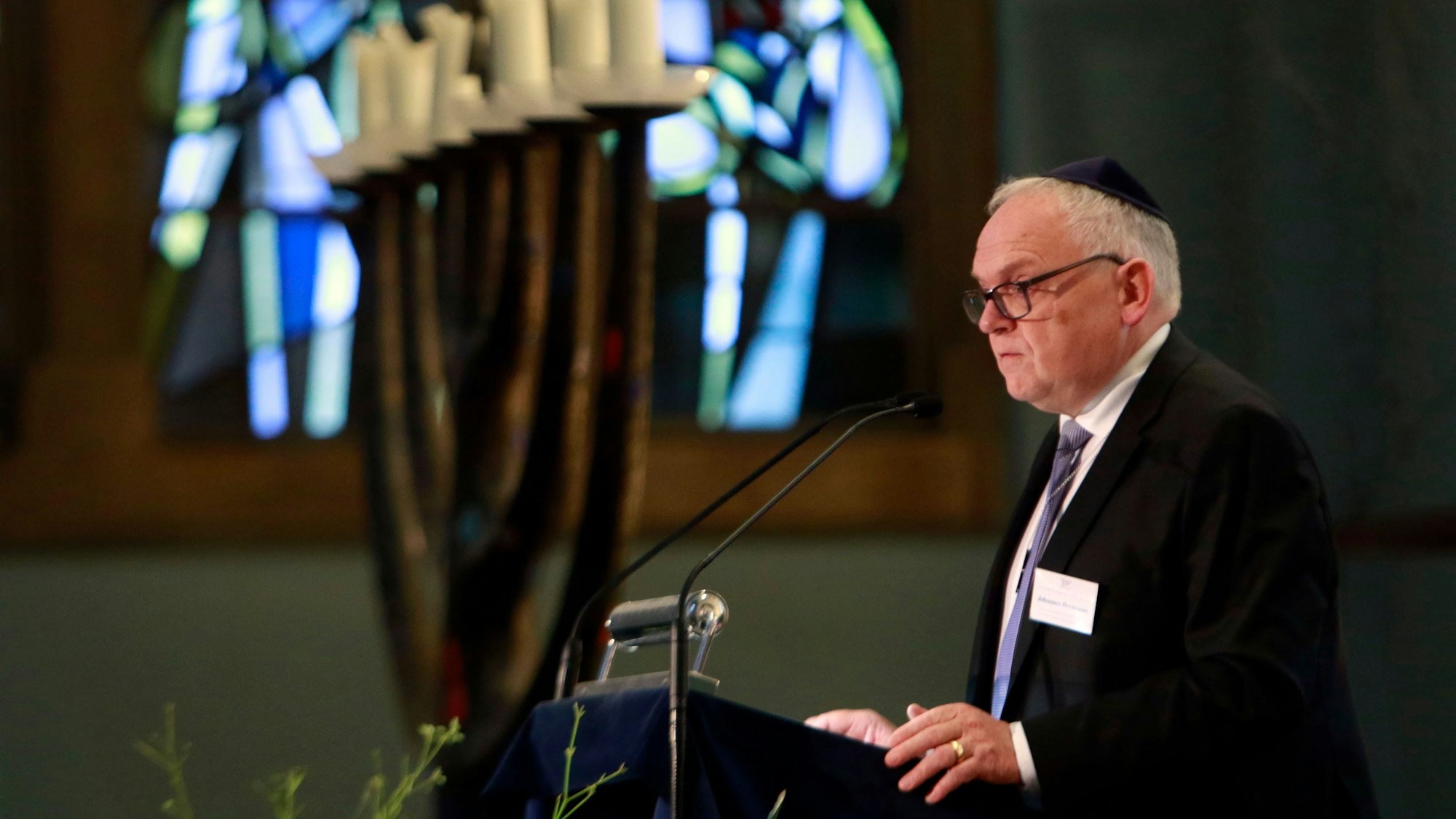 Polizeipräsident Johannes Hermanns hält eine Ansprache beim Jahresempfang der Synagogen-Gemeinde Köln.