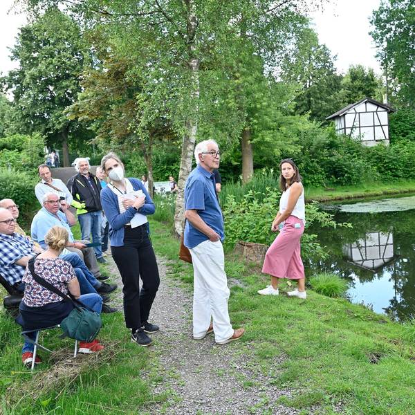 Das Foto zeigt einen Rundgang zum Integrierten Stadtentwicklungskonzept im Juli 2021