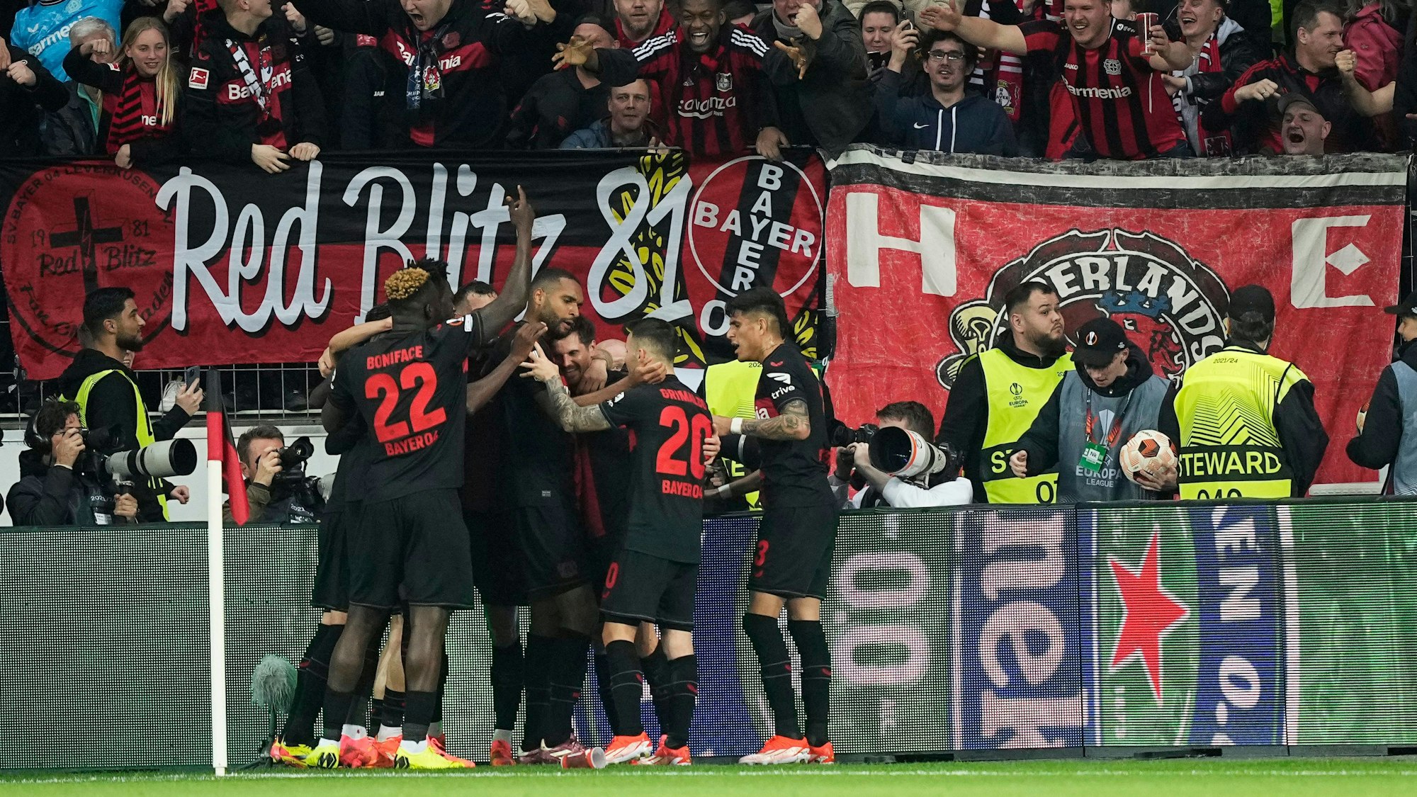 Leverkusen's Jonas Hofmann, centre, celebrates with teammates after scoring the opening goal during the Europa League quarterfinals first leg soccer match between Bayer 04 Leverkusen and West Ham United at the BayArena in Leverkusen, Germany, Thursday, April 11, 2024. (AP Photo/Martin Meissner)