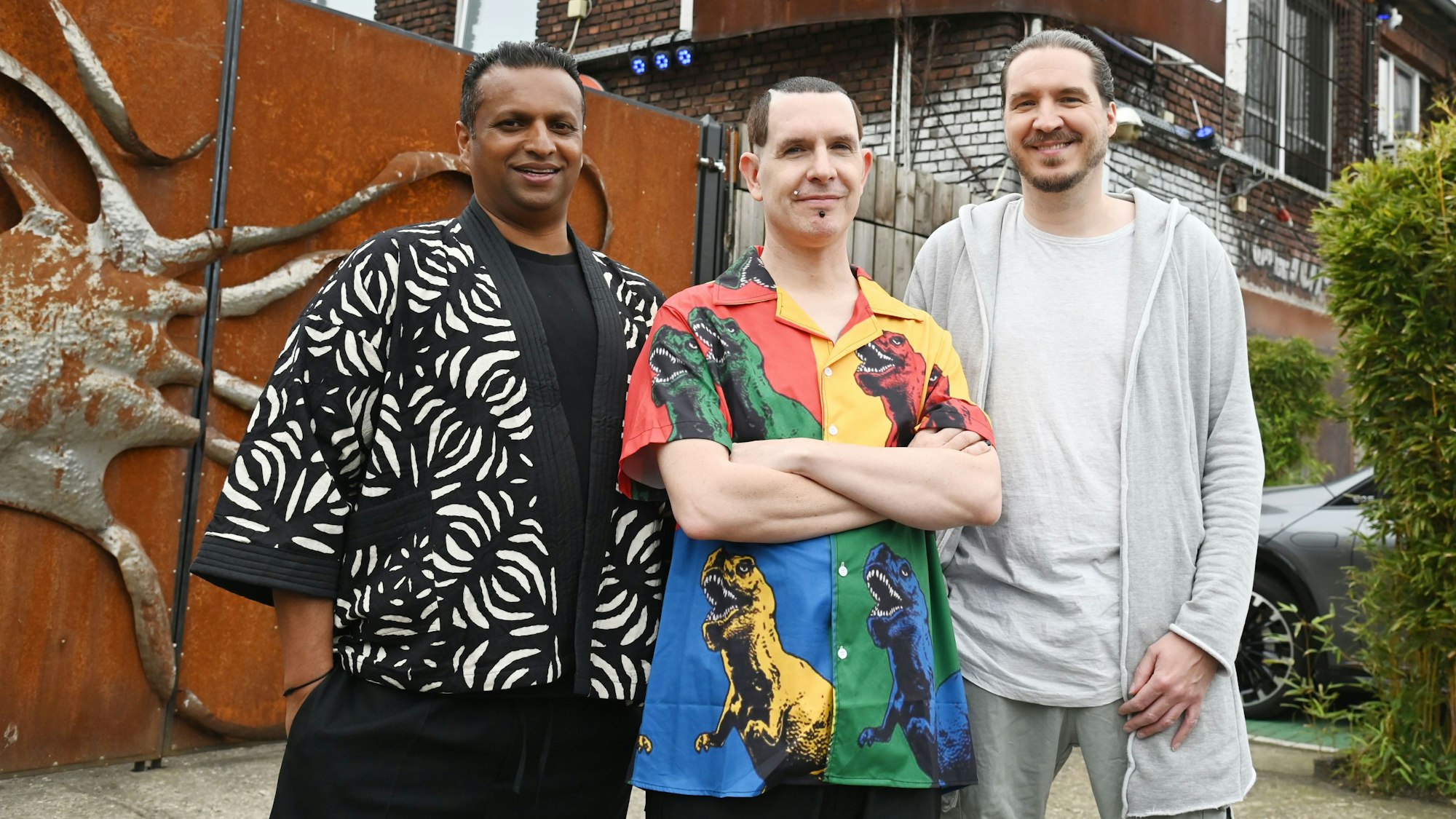 11.04.2024 Köln. Zwanzig Jahre Bootshaus.
V.Li.: Tom Thomas, Uli Rauschenberger, Sacha Weber. Foto: Alexander Schwaiger