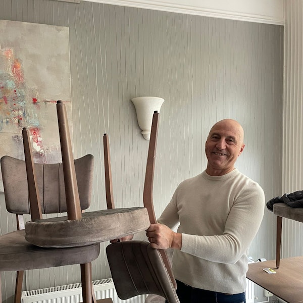 Noch einmal Stühle hochstellen und „Ciao“: Nach 25 Jahren haben Maria Skourti und Gerardo Trotta ihr Restaurant „Rossini“ am Eigelstein geschlossen.