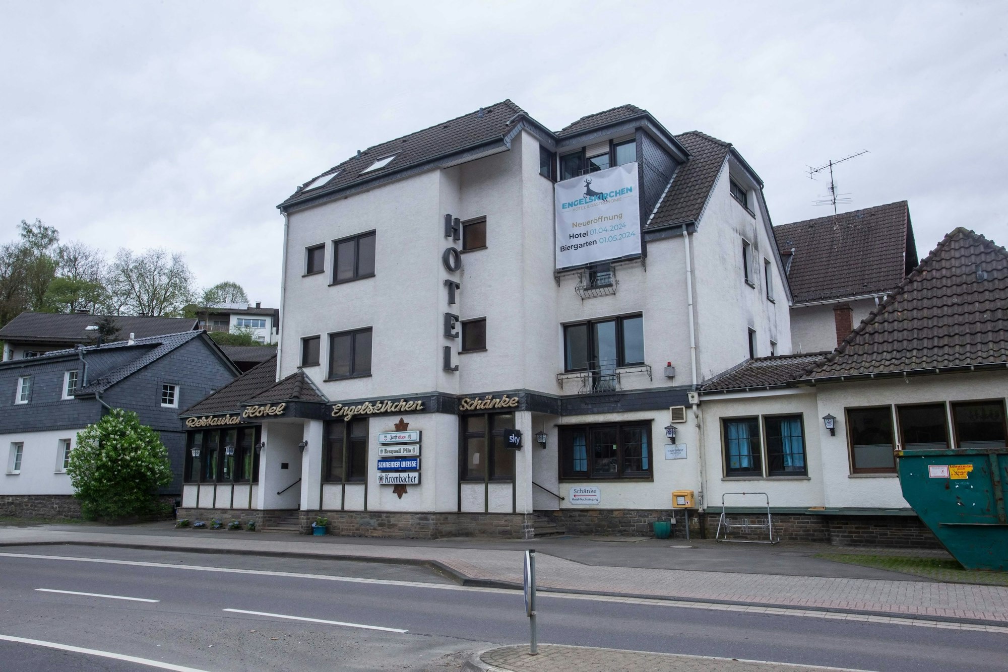 Das Hotel an der Landesstraße 302 in Engelskirchen-Bickenbach in der Außenansicht.