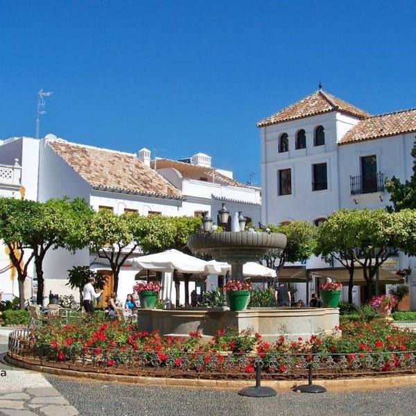 Bedburg bekommt eine neue Partnerstadt: Es ist das Blumenparadies Estepona an der Costa del Sol unweit von Malaga in Süd-Spanien.