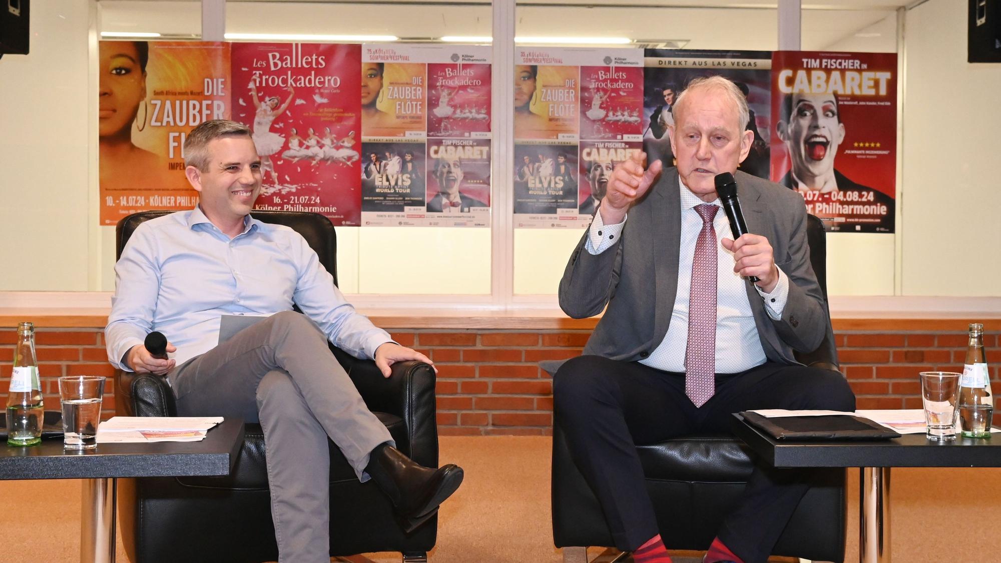 Matthias Lienemann und Louwrens Langevoort stellen das Programm der Philarmonie vor.