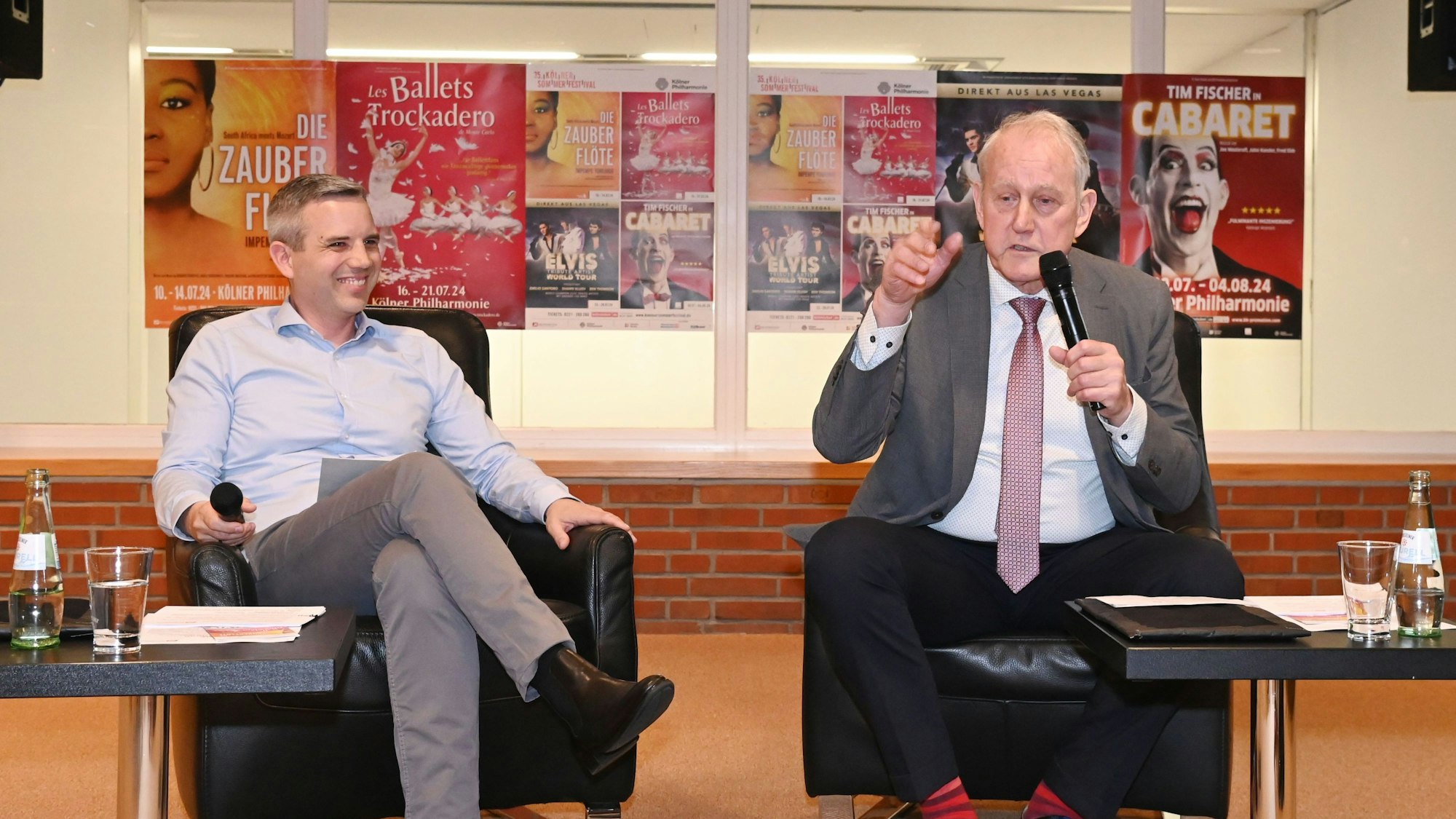 Matthias Lienemann und Louwrens Langevoort stellen das Programm der Philarmonie vor.