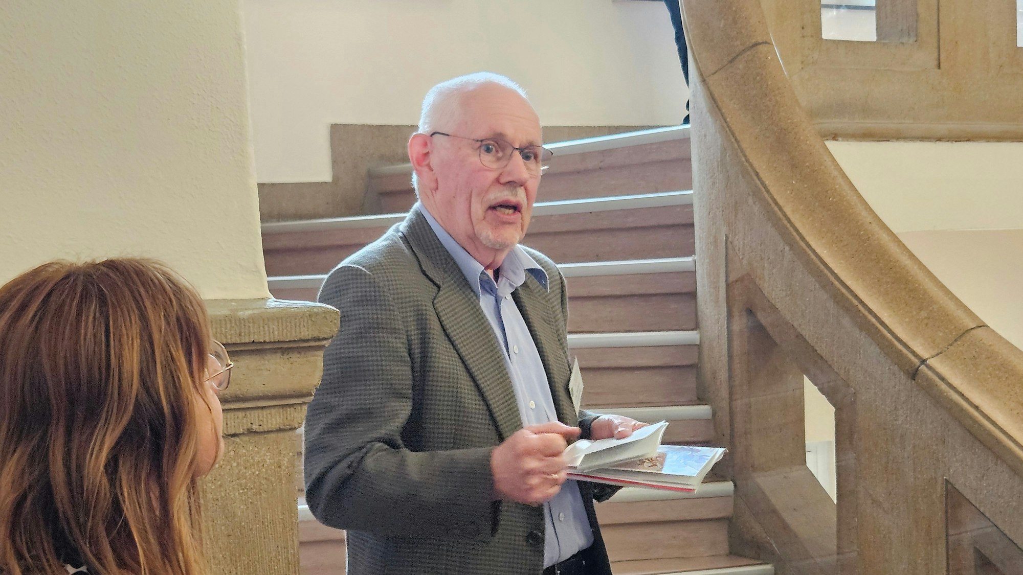 Dr. Norbert Toporowsky beim Vortrag.