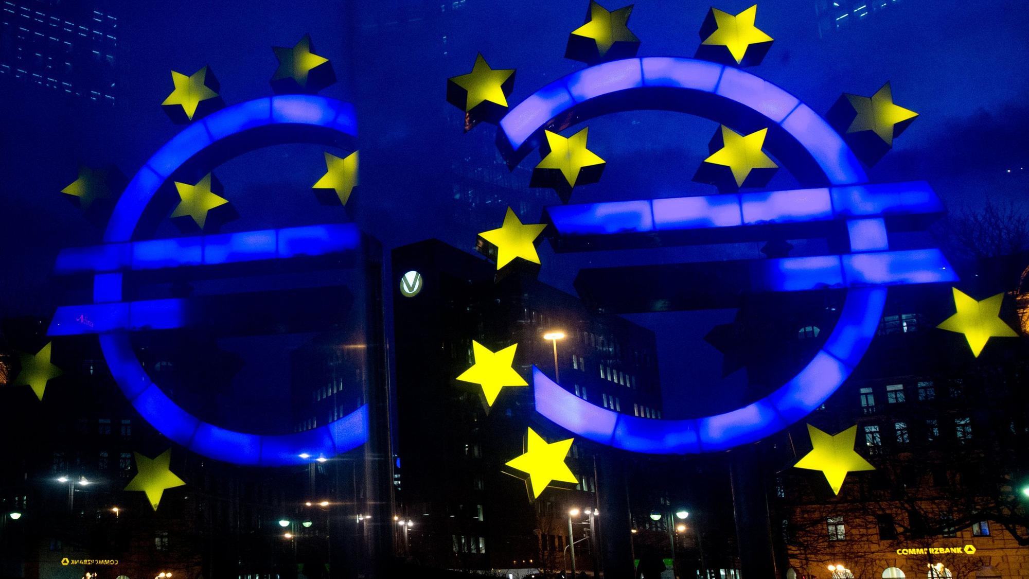 Die EZB zögert noch. Alles deutet nun auf eine Zinssenkung im Juni hin. Viele Banken setzen die Sparzinsen für ihre Kunden aber einfach jetzt schon nach unten.