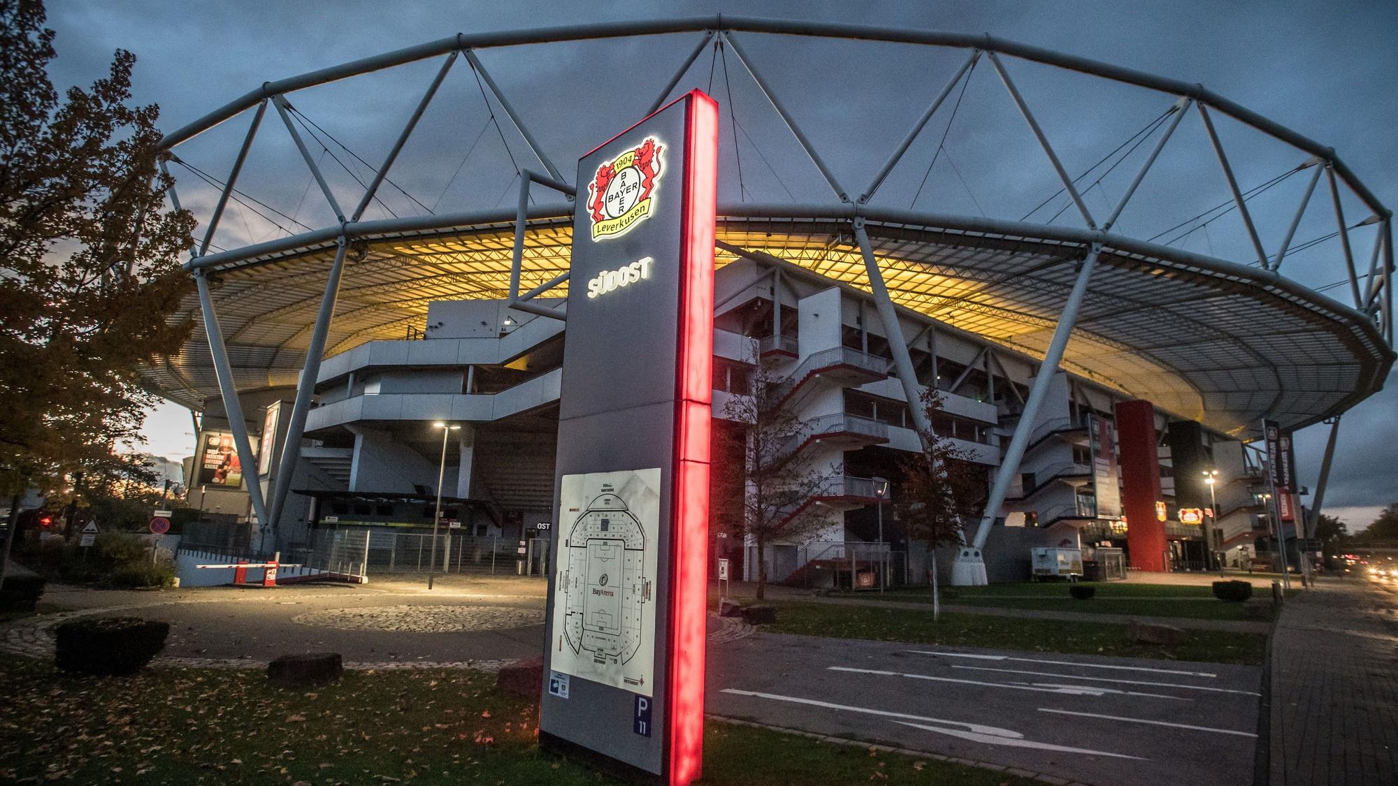 Rund 50 Einsatzkräfte der Finanzkontrolle Schwarzarbeit des Kölner Zolls waren im Einsatz.