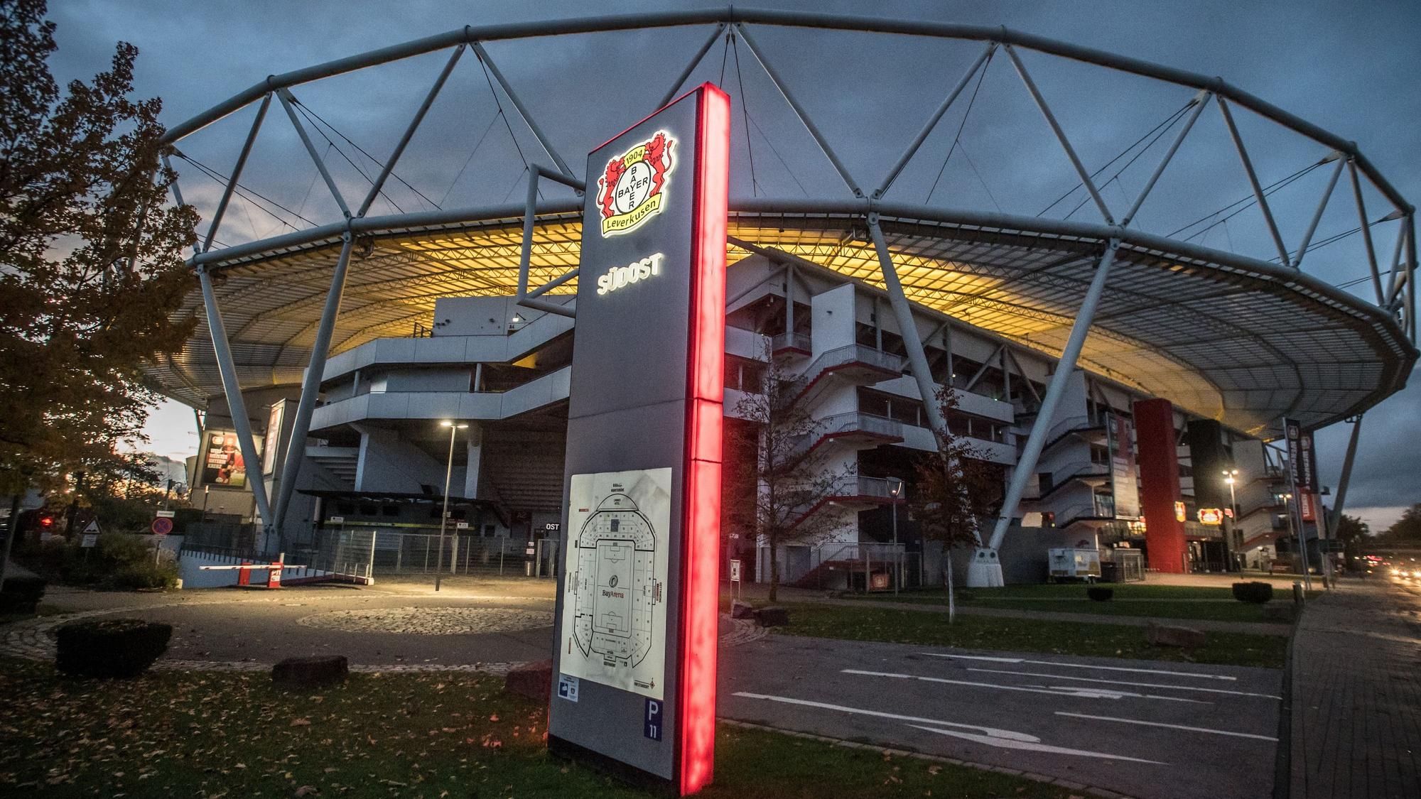 Der Umbau für die neue Fanwelt in der Bay-Arena läuft. (Archivbild)