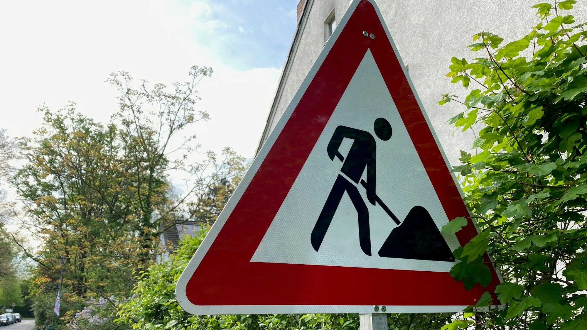 Ein Baustellenschild.