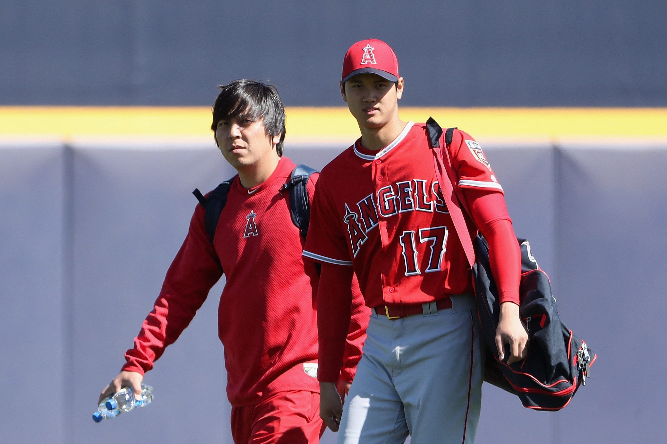 Zu sehen sind der Baseball-Star Shohei Ohtani (r.) und sein Übersetzer Ippei Mizuhara.