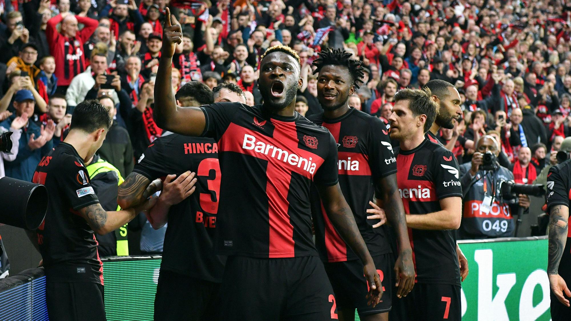 Fussball, Europa League, Deutschland, Herren, Saison 2023/2024, Viertelfinale Hinspiel, BayArena Leverkusen, Bayer Leverkusen - FC West Ham United 2:0 Jubel Victor Boniface LEV nach seinem Tor zum 2:0. Jubel, Freude, Aktion. UEFA REGULATIONS PROHIBIT ANY USE OF PHOTOGRAPHS AS IMAGE SEQUENCES AND/OR QUASI-VIDEO *** Football, Europa League, Germany, Men, Season 2023 2024, Quarter-final first leg, BayArena Leverkusen, Bayer Leverkusen FC West Ham United 2 0 Cheers Victor Boniface LEV after his goal for 2 0 Cheers, joy, action UEFA REGULATIONS PROHIBIT ANY USE OF PHOTOGRAPHS AS IMAGE SEQUENCES AND OR QUASI VIDEO