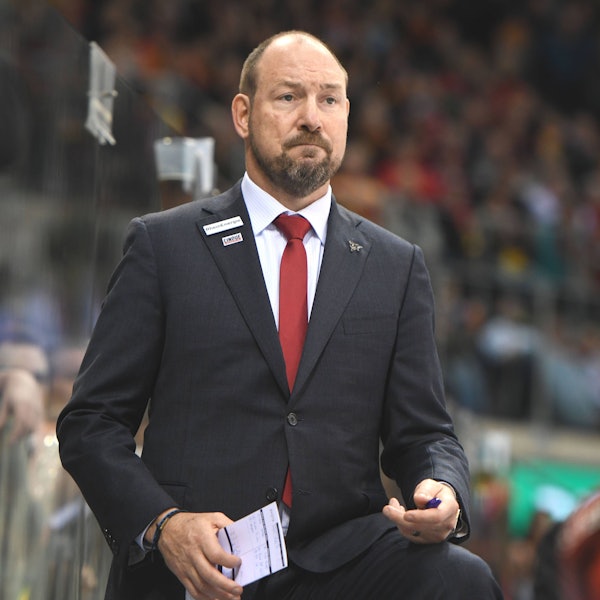 Düsseldorfer EG - Kölner Haie 26.02.2019. Trainer Dan Lacroix (Haie) an der Bande. *** Düsseldorfer EG Kölner Haie 26 02 2019 Coach Dan Lacroix Haie on the gang HM
