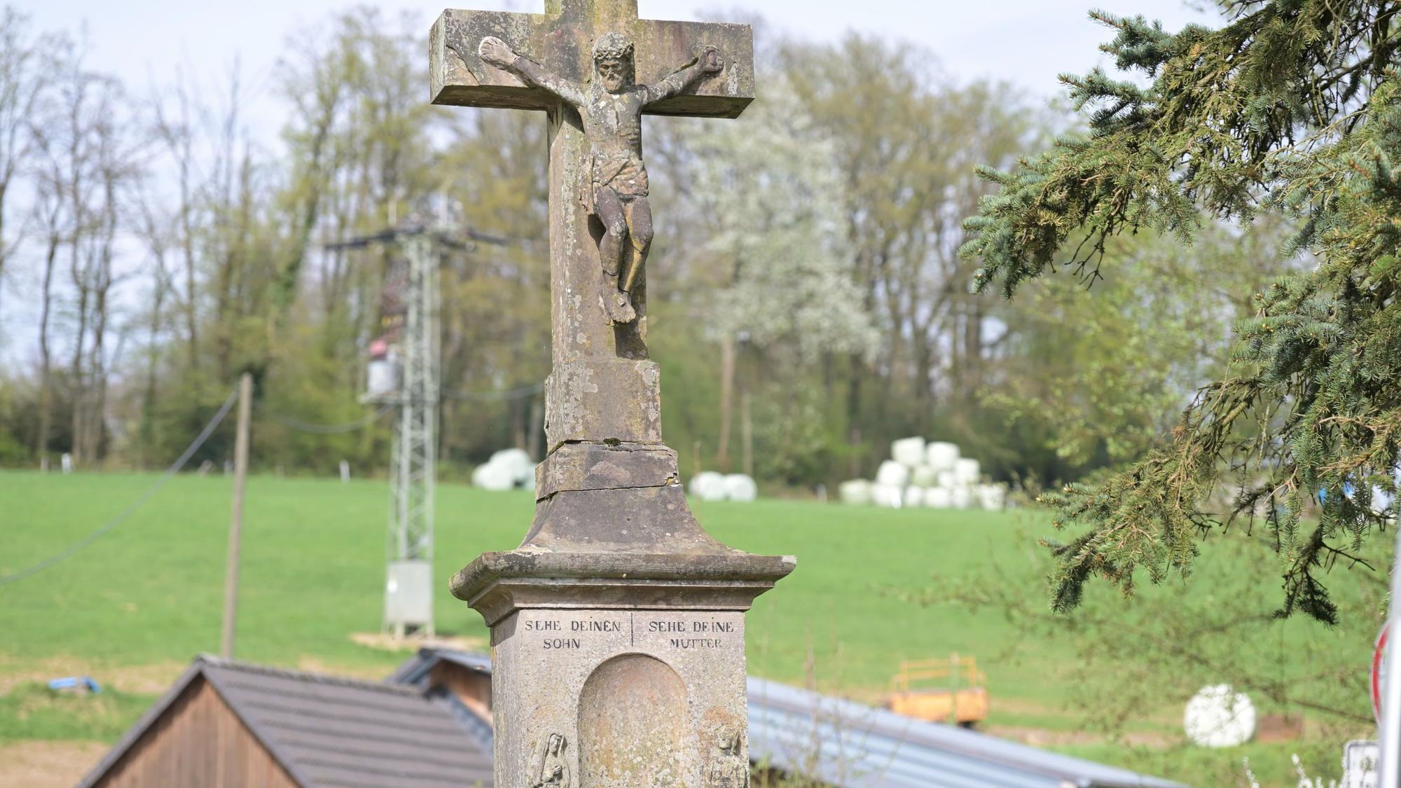 Das Foto zeigt das Wegekreuz in Kürten-Hörnen